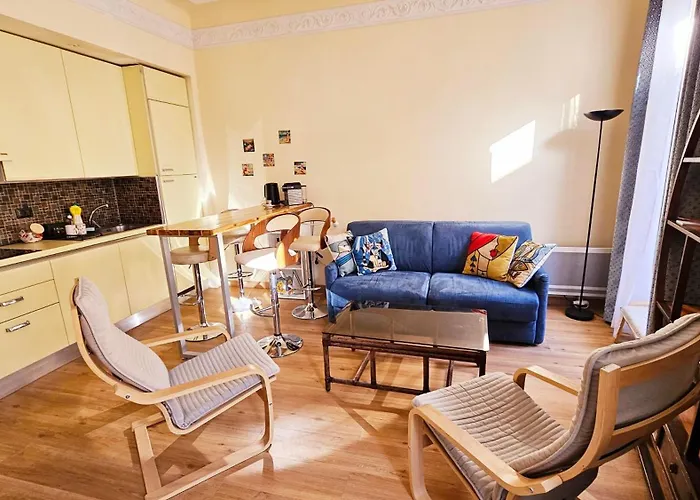 Cozy 1 Bedroom Near Negresco And 아파트 니스