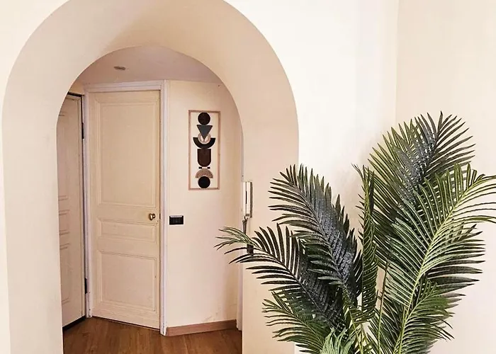 Cozy 1 Bedroom Near Negresco And 아파트 니스