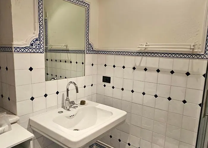 Cozy 1 Bedroom Near Negresco And 아파트 니스